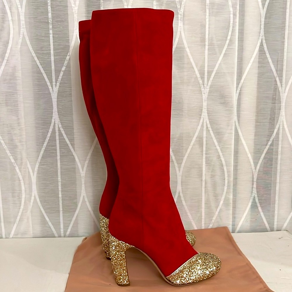 🔥🔥🔥💯Authentic Miu Miu suede boots 👢